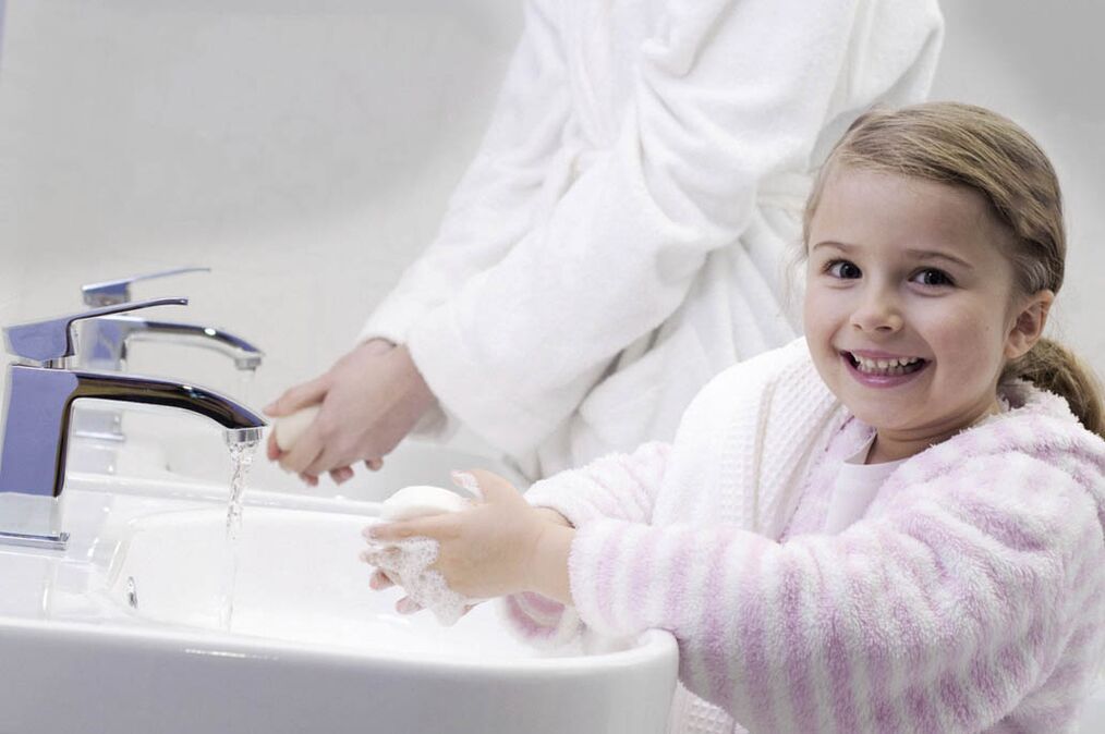 roku mazgāšana, lai novērstu inficēšanos ar tārpiem